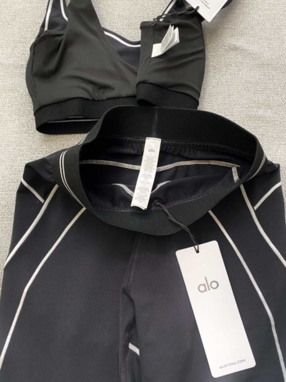 NWT Black ALO Heart Throb Matching Set ❤️ Airbrush Legging and Bra😍On-Trend - Picture 3 of 10